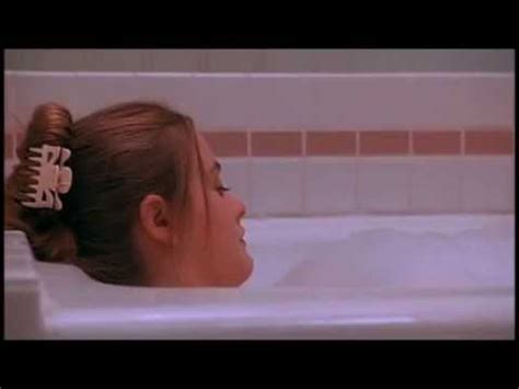 alicia silverstone bathtub